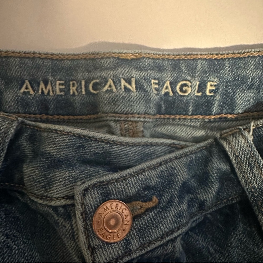 American eagle highest rise crossover mom short. - Picture 4 of 7